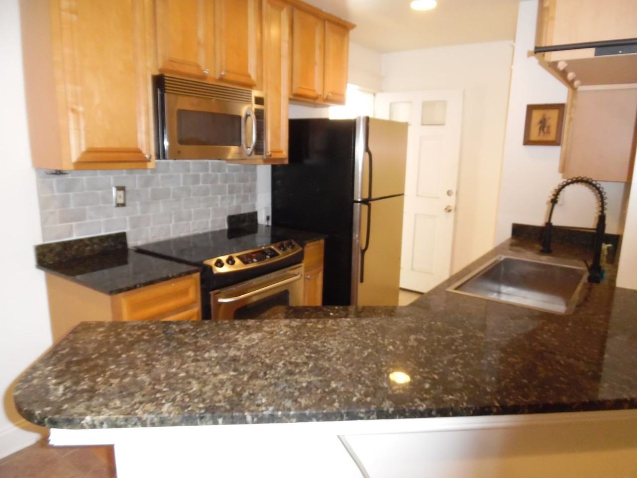 608 North Rampart Street - Photo 6 of 7