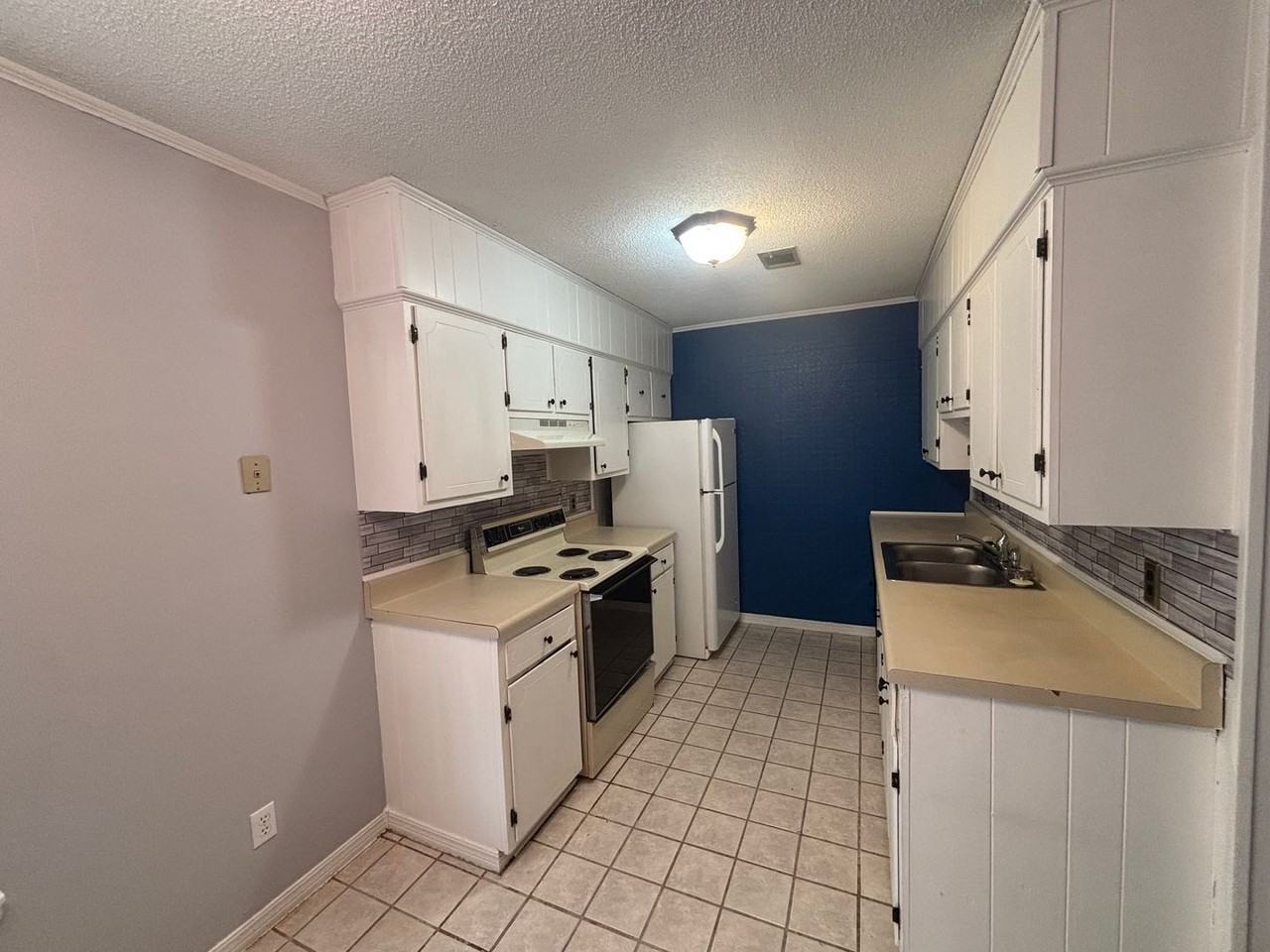 704 Ne 11th St - Photo 2 of 12