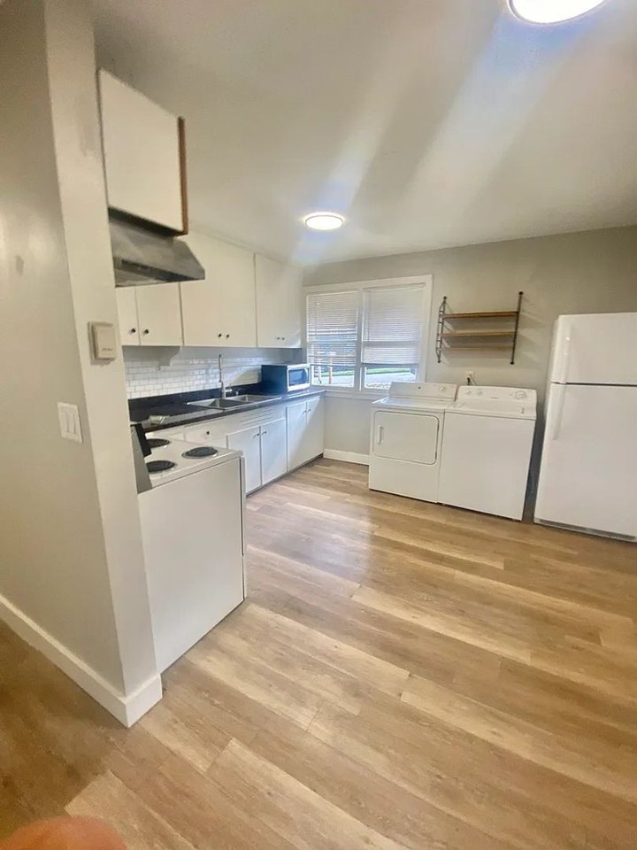 6731 104th Ave Ne - Photo 6 of 14