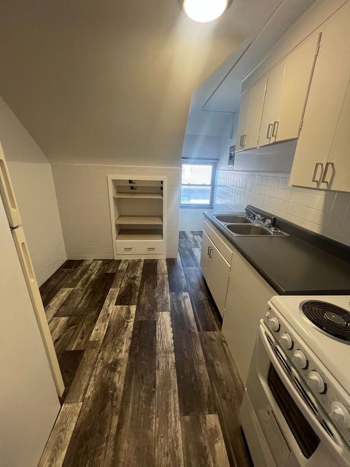 110 S Grand Ave W - Photo 3 of 6