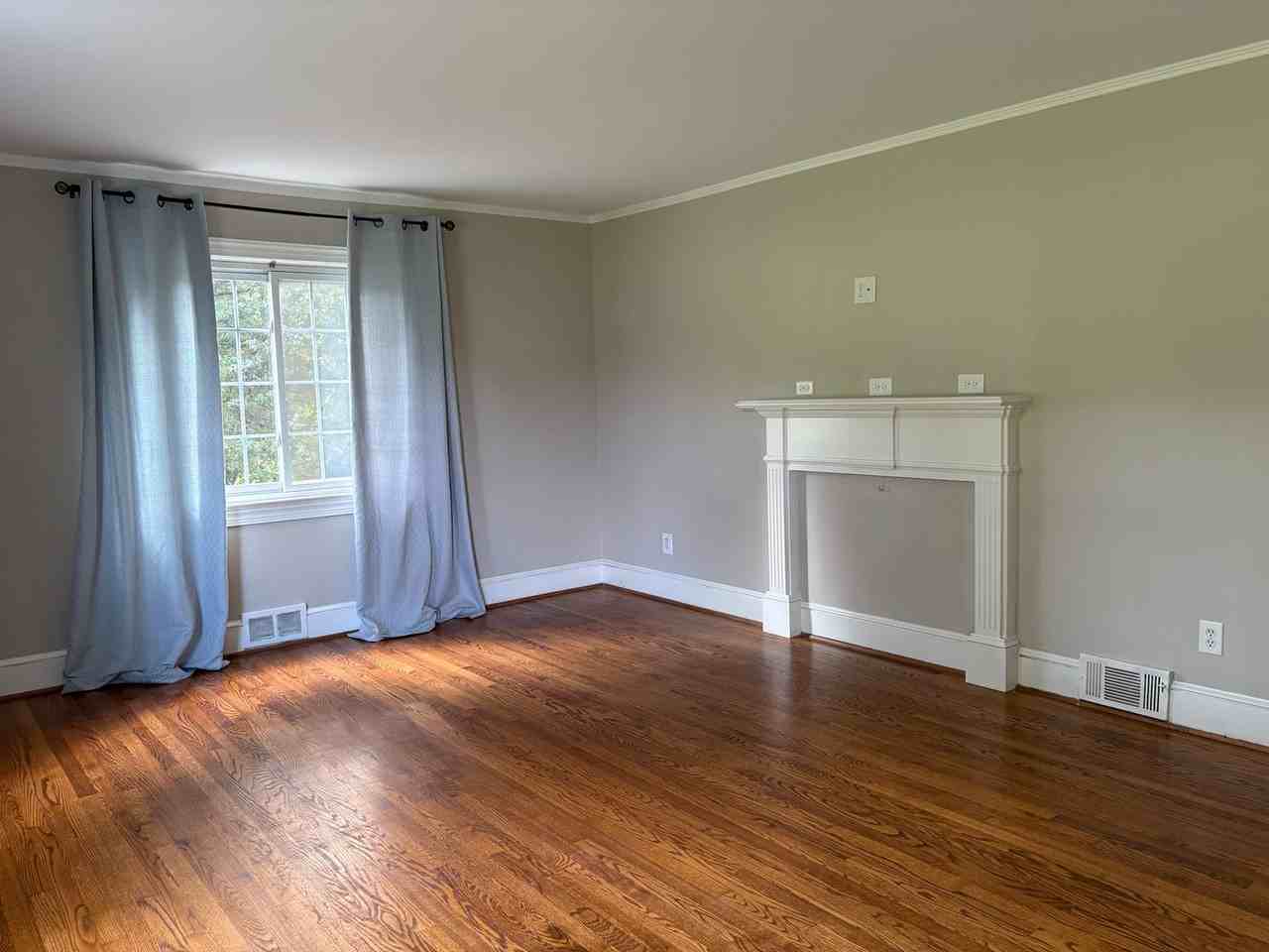 1910 Darwick Rd - Photo 3 of 33