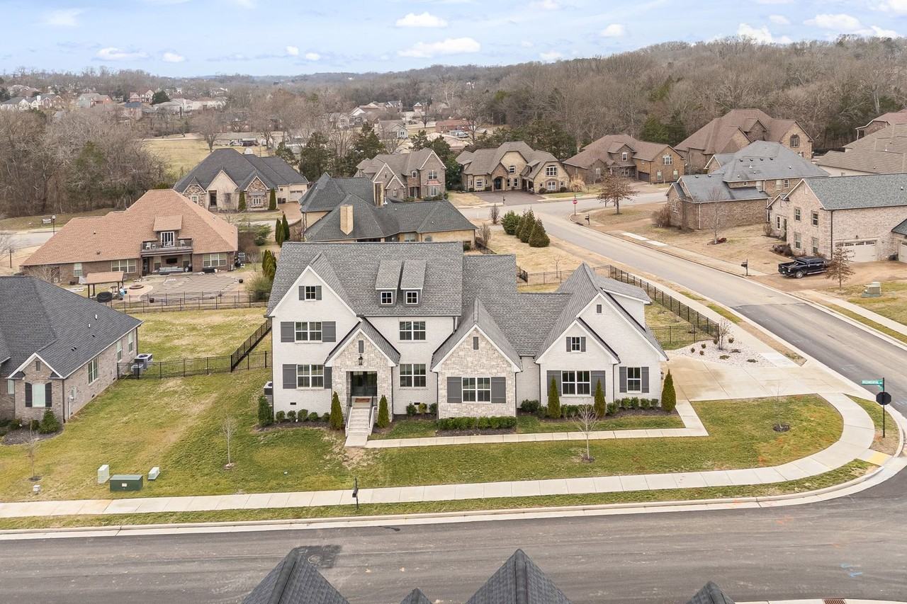 805 Regimental Dr - Photo 2 of 40