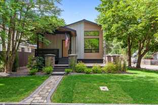 902 E Bancroft Ave - Photo 1 of 1