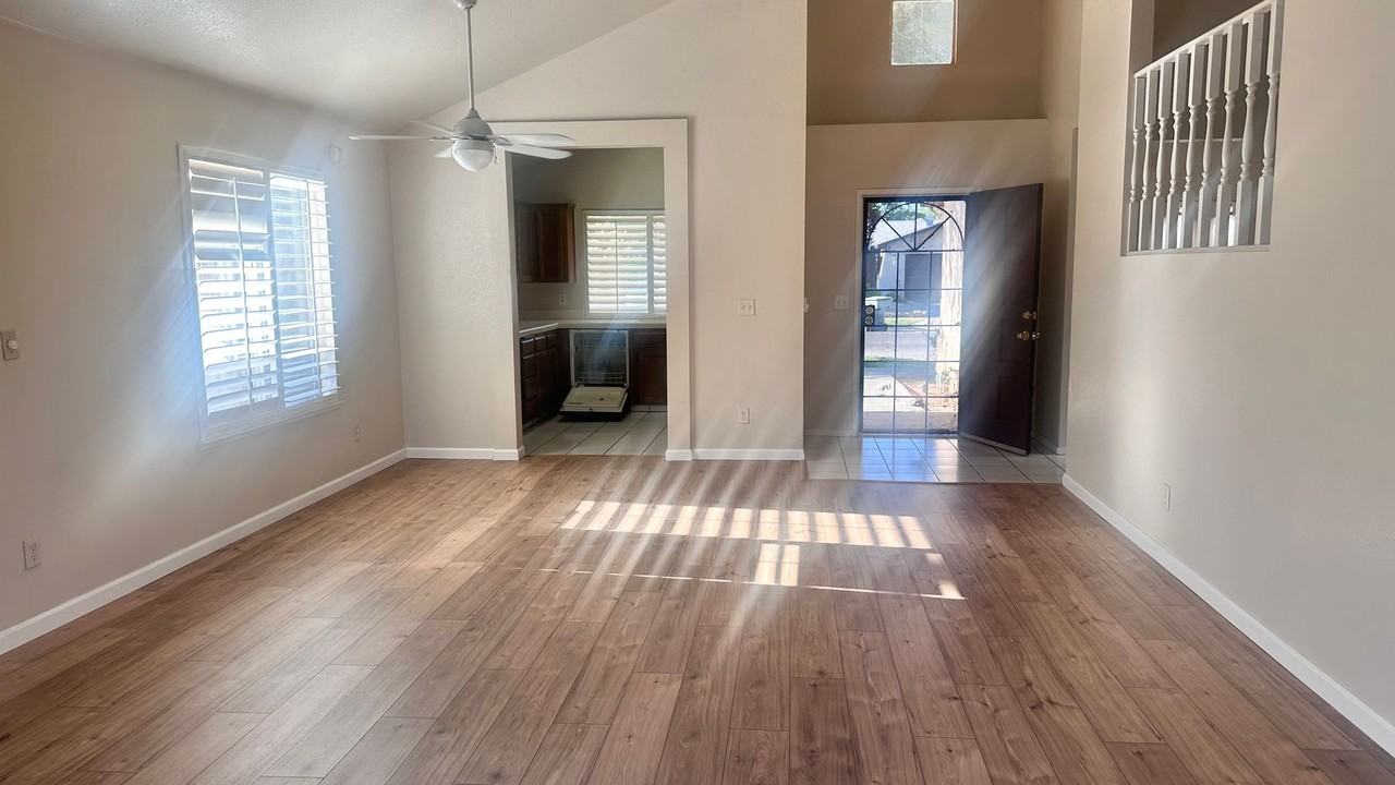 3495 W Browning Ave - Photo 5 of 42