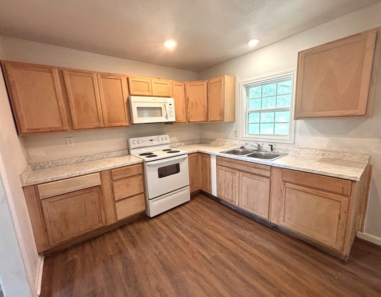 517 W 5th St - Photo 6 of 14