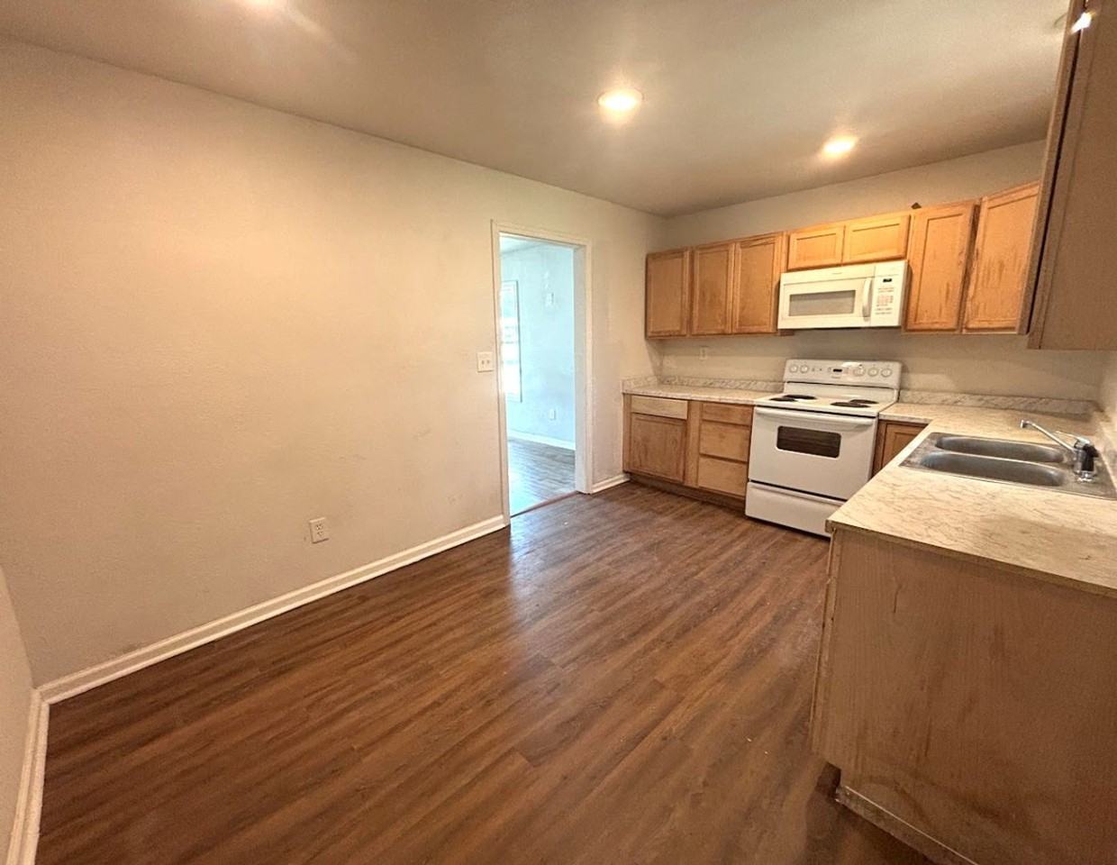 517 W 5th St - Photo 7 of 14