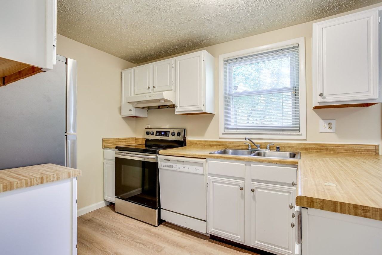 6075 Cedar Wood Dr - Photo 2 of 20