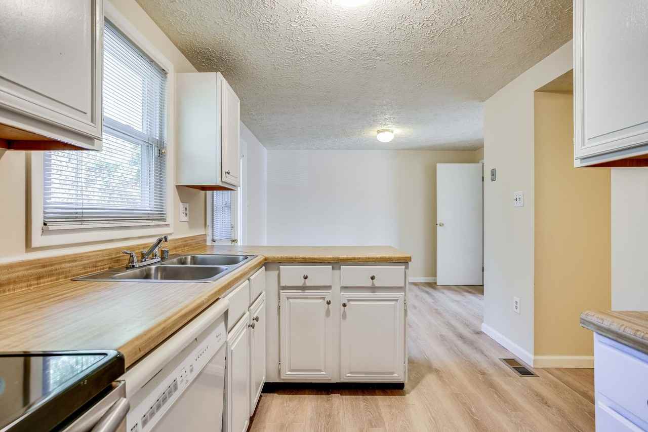 6075 Cedar Wood Dr - Photo 3 of 20