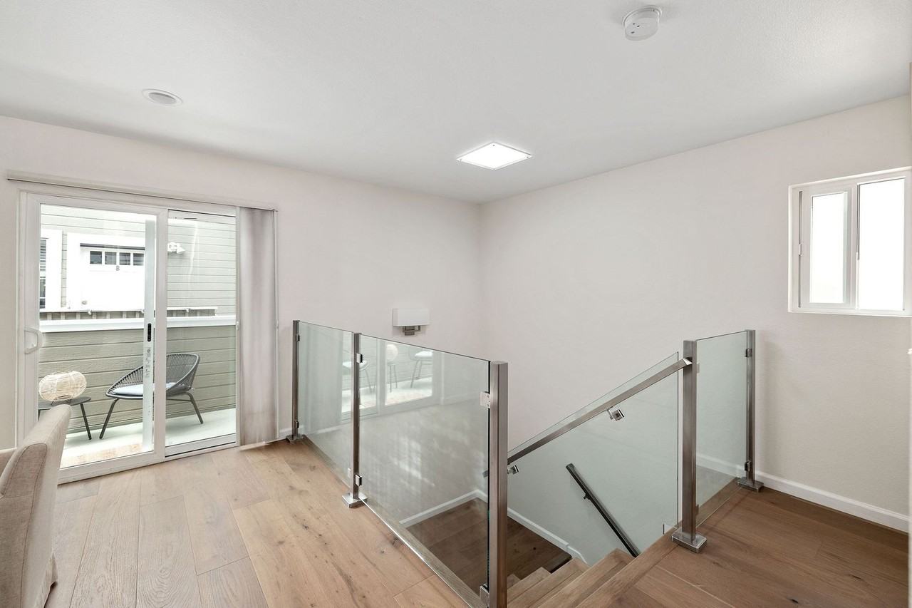 49 15th St #A - Photo 4 of 26