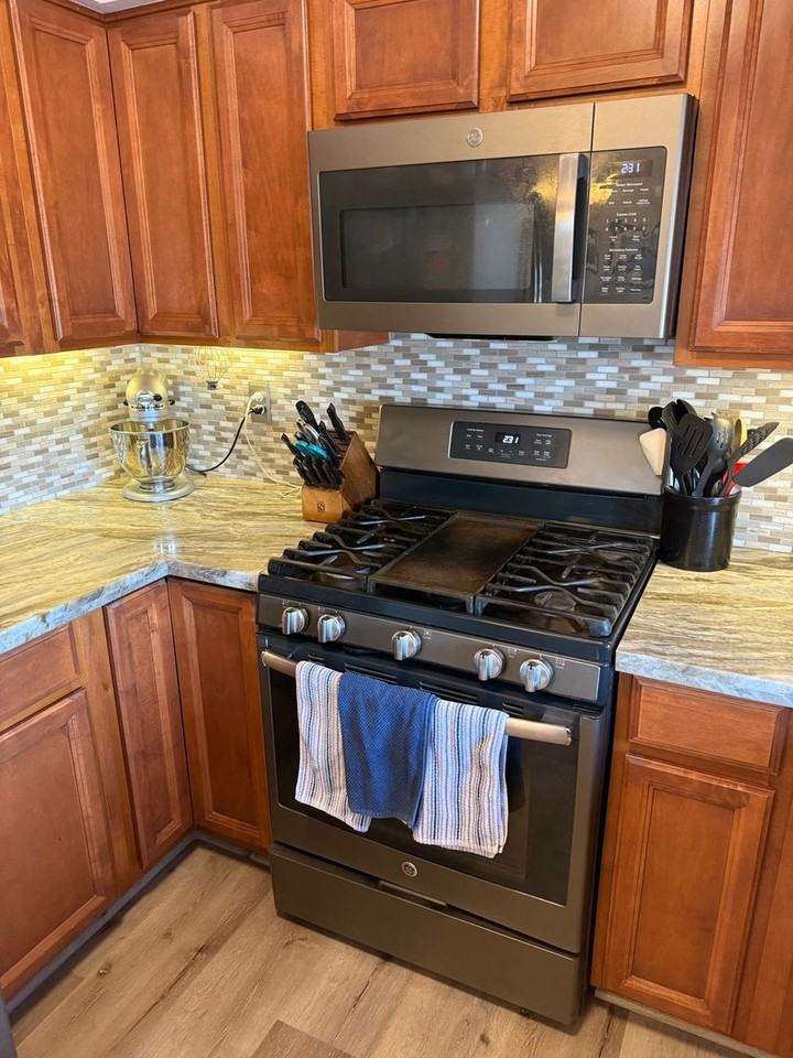 9230 Benedict Dr - Photo 4 of 16