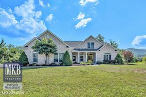 featured image of 7621 Nandina Dr