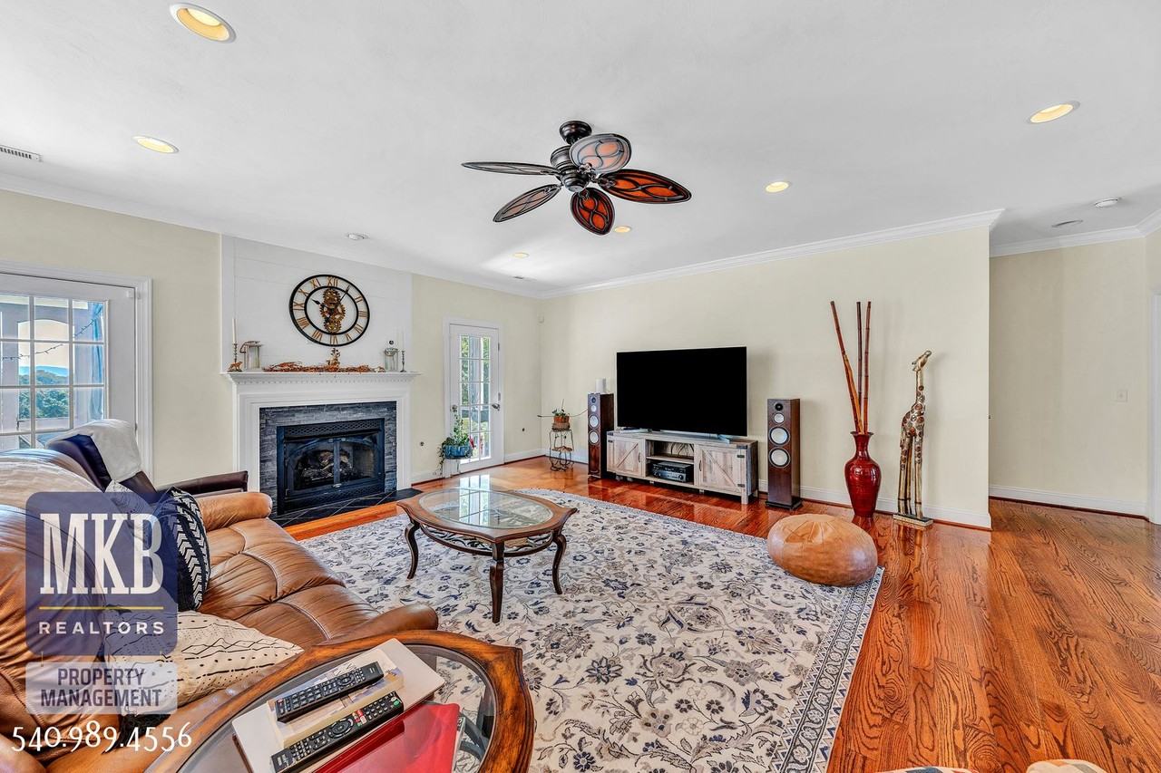7621 Nandina Dr - Photo 7 of 38