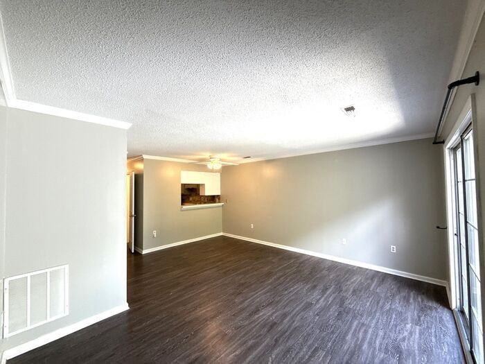 705 Heritage Pkwy - Photo 2 of 14