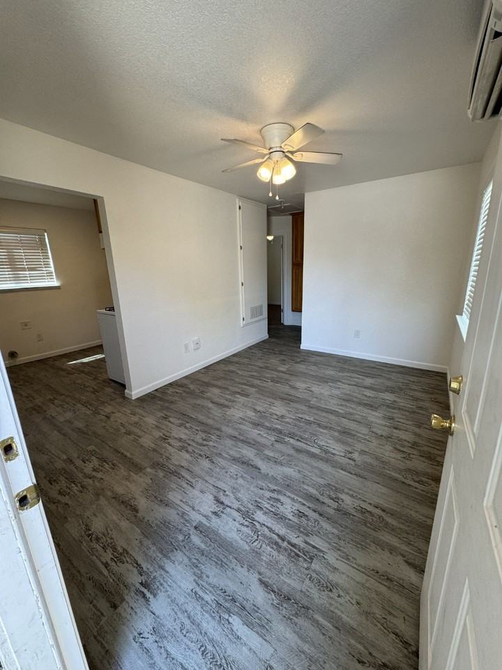 434 N 6th Ave #434 - Photo 2 of 7