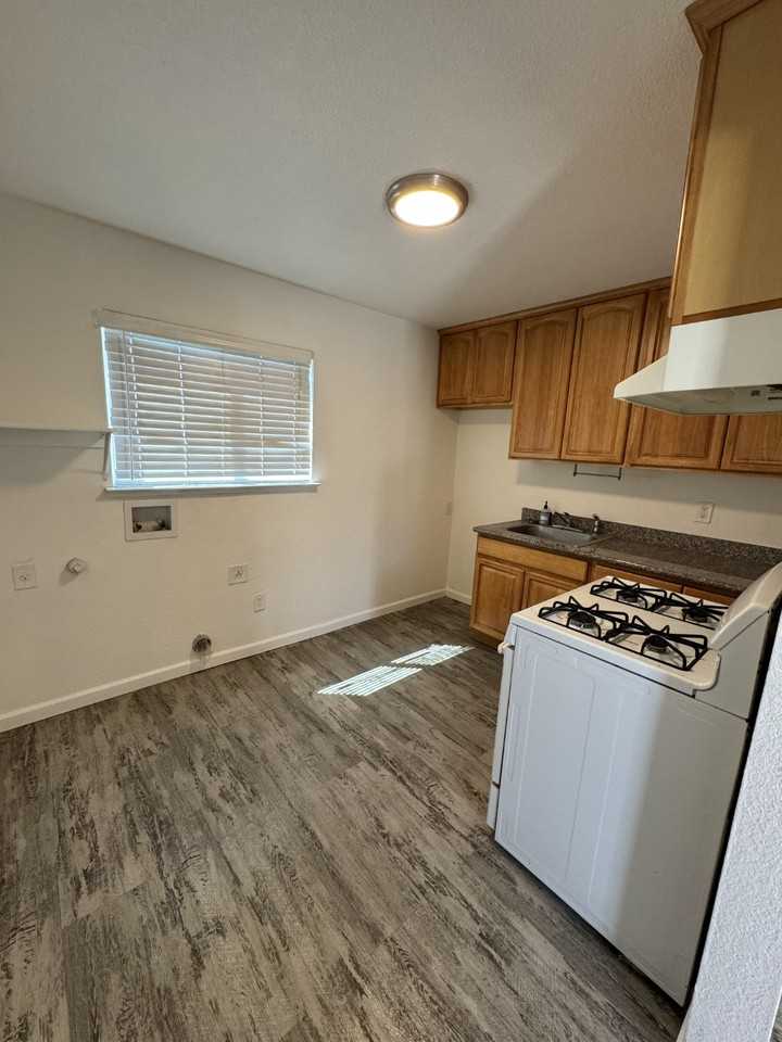 434 N 6th Ave #434 - Photo 3 of 7