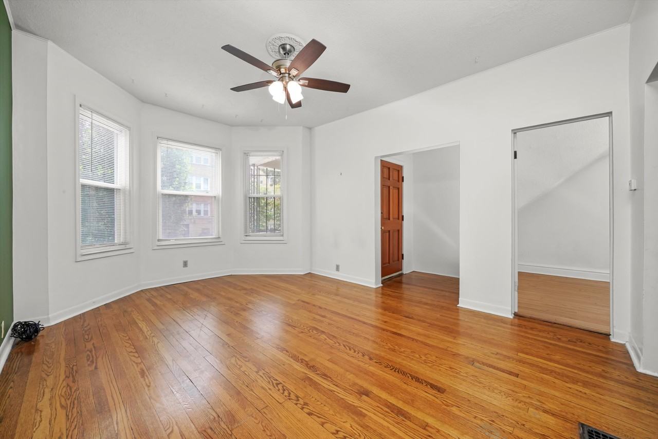 2444 W Gunnison St #1 - Photo 3 of 19
