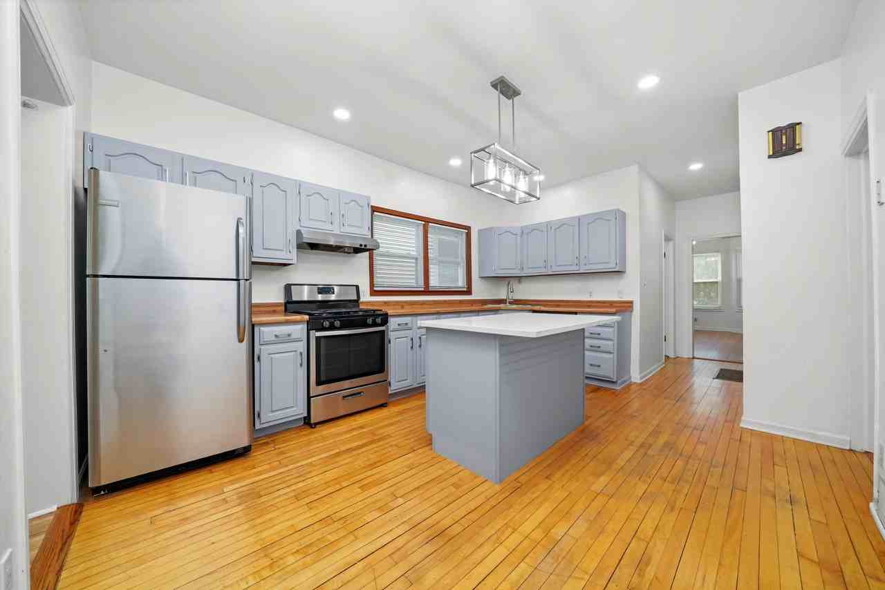 2444 W Gunnison St #1 - Photo 6 of 19