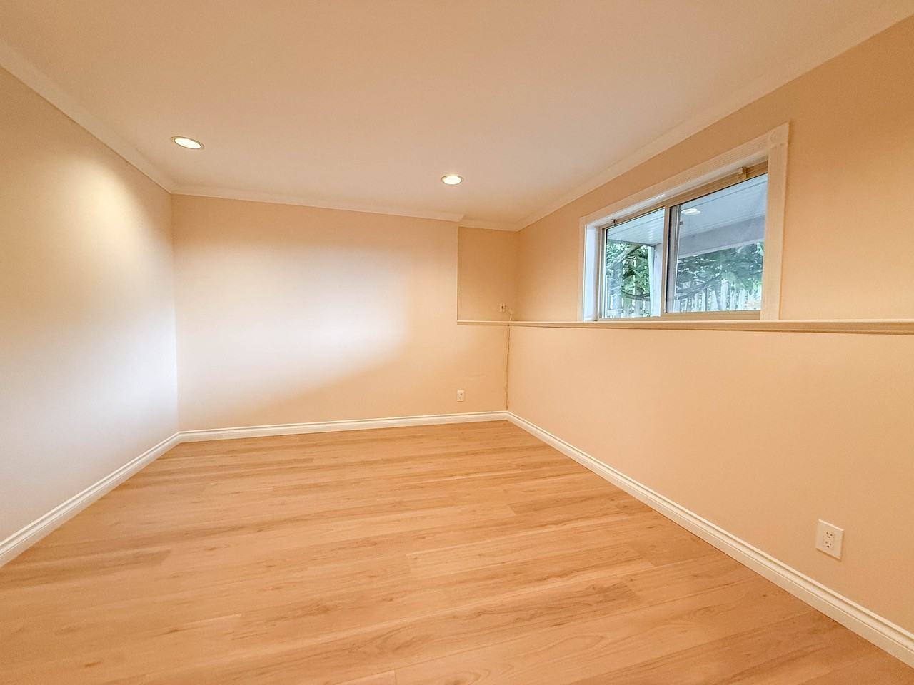 1501 Pinetree Way - Photo 3 of 10