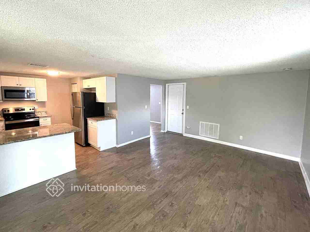 9120 Crabtree Ln - Photo 3 of 15