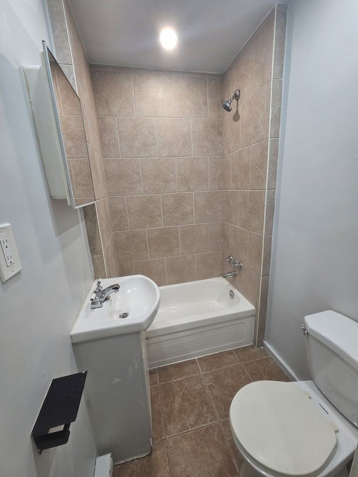 515 Boulevard Rosemont - Photo 2 of 8