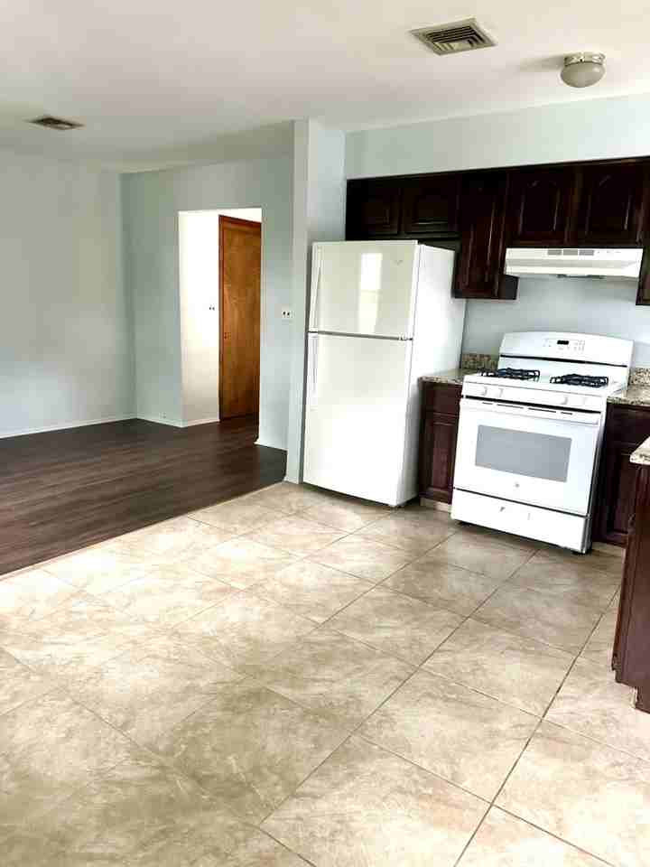 35 Nancy Ln - Photo 2 of 10