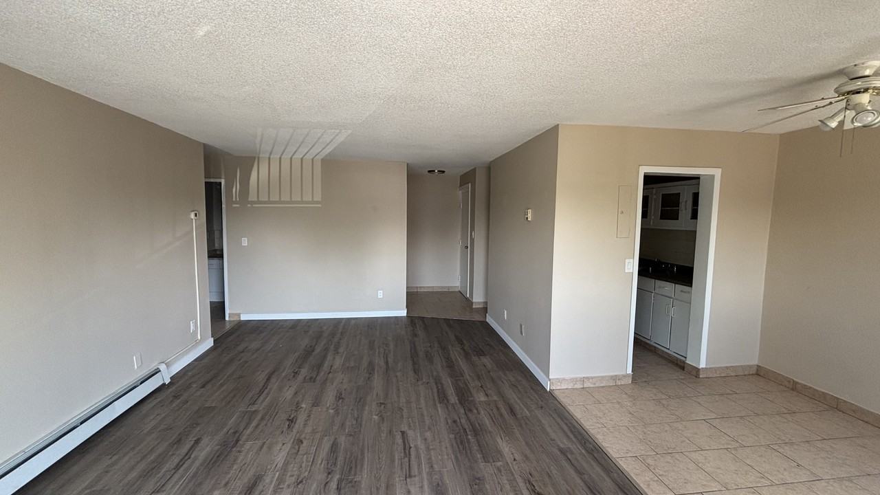 266 Christina St S - Photo 2 of 14