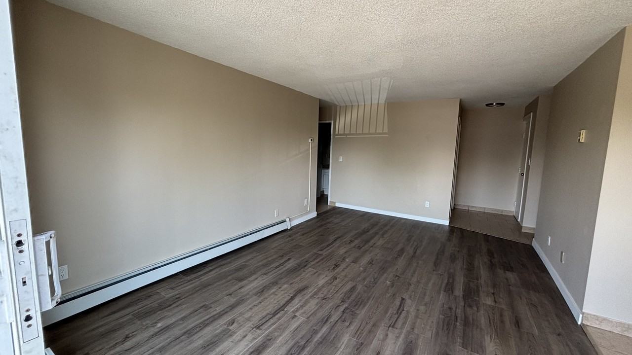 266 Christina St S - Photo 3 of 14