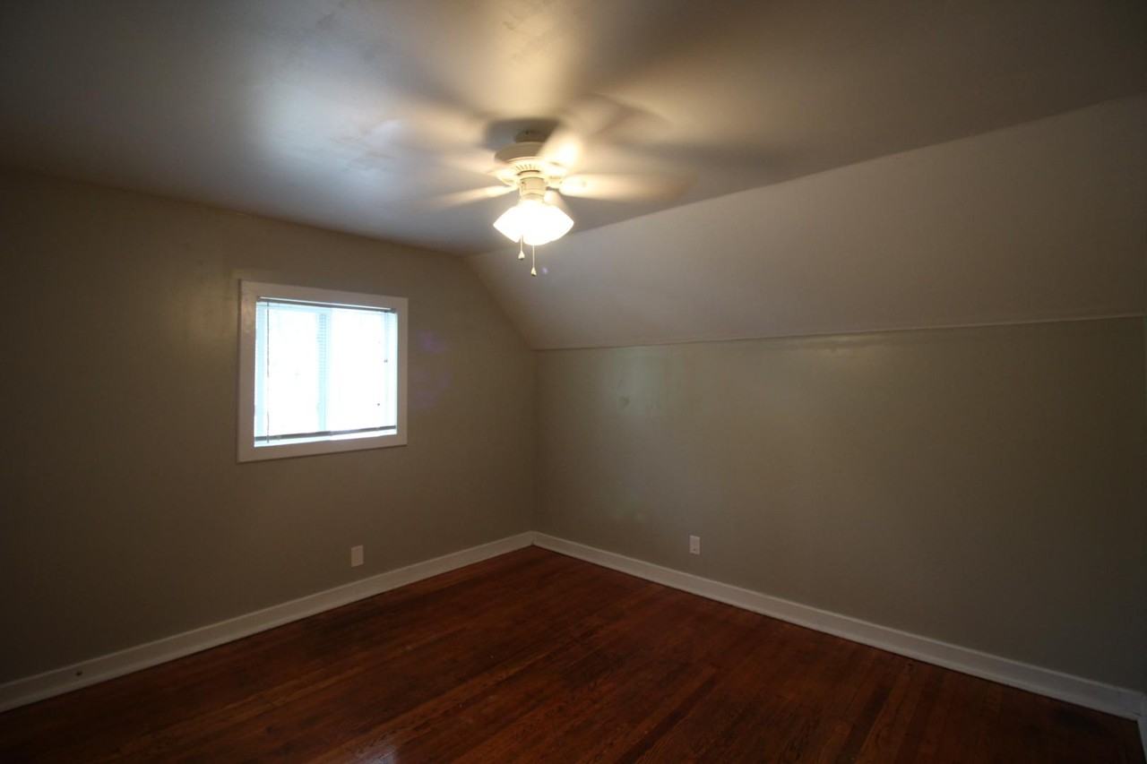 718 Butterworth St SW - Photo 4 of 10