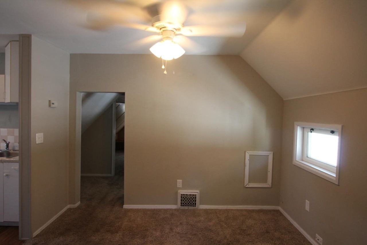 718 Butterworth St SW - Photo 6 of 10