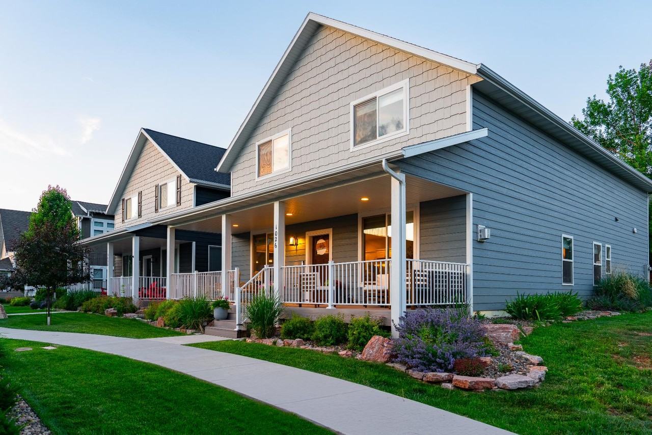 1026 N Canyon St - Photo 2 of 12