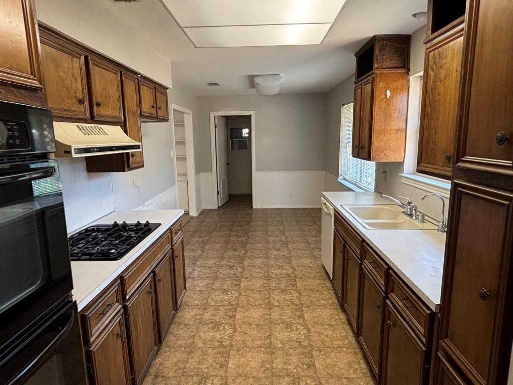 4201 Valley Dr - Photo 3 of 20