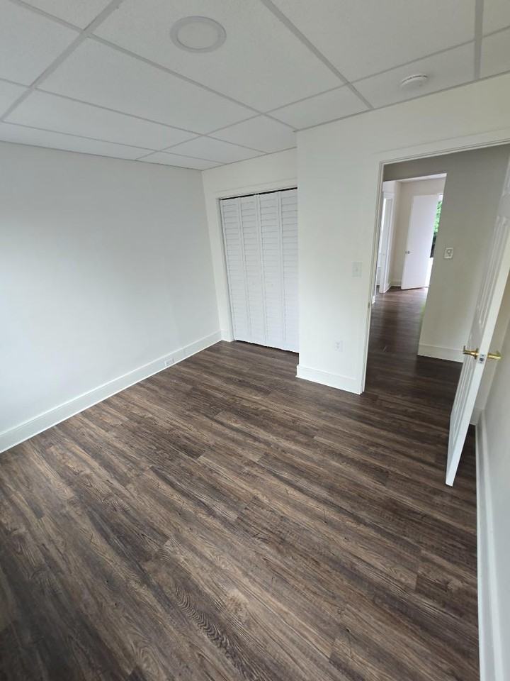 135 S 6th St - Photo 4 of 9