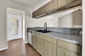 728 Woodland Ct - Photo 3 of 20