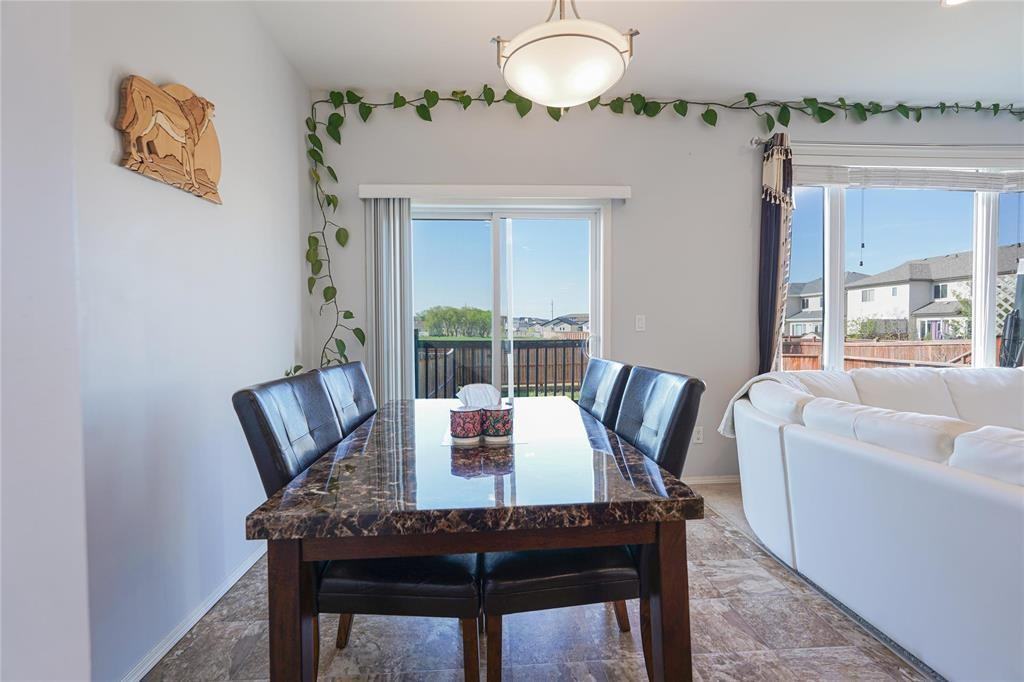 58 Stan Schriber Cres - Photo 3 of 12