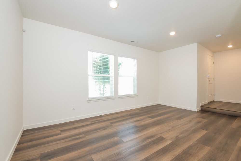 4734 Tower Ct - Photo 6 of 18