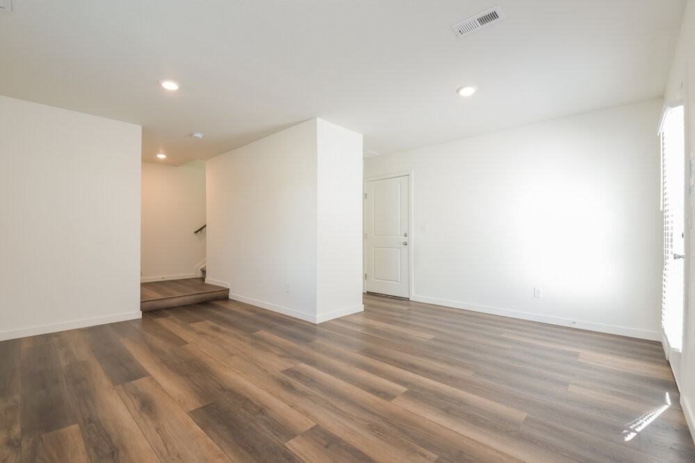 4734 Tower Ct - Photo 7 of 18