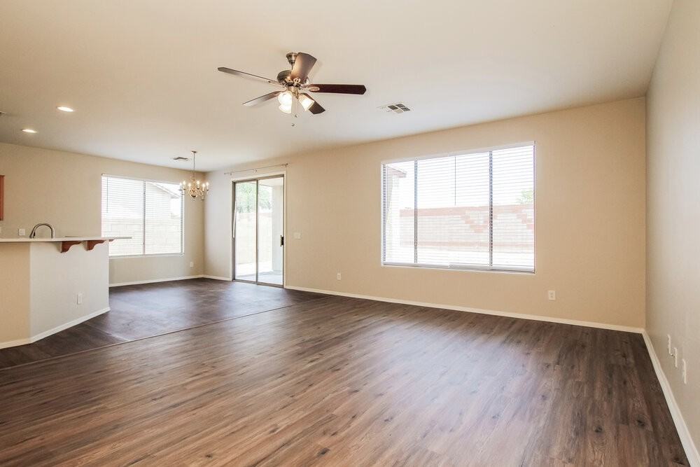 10866 W Chase Dr - Photo 3 of 16