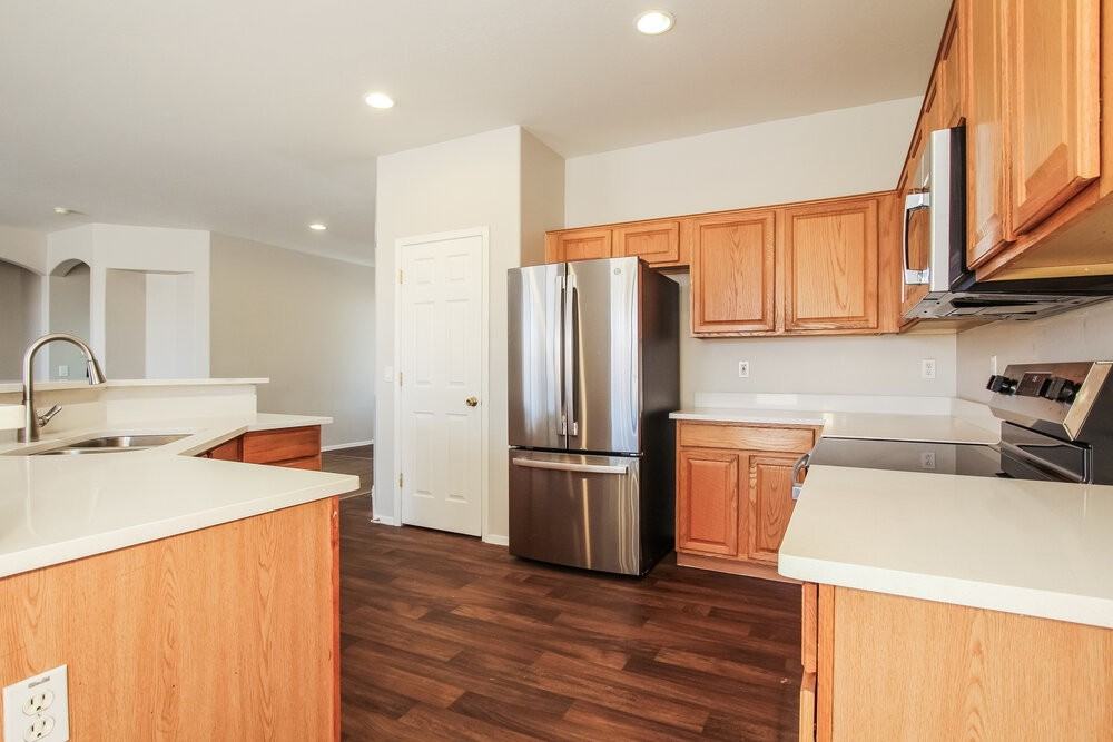 10866 W Chase Dr - Photo 6 of 16