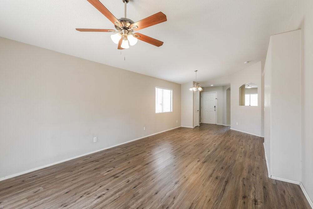 2201 W Frostwood Ln - Photo 3 of 16