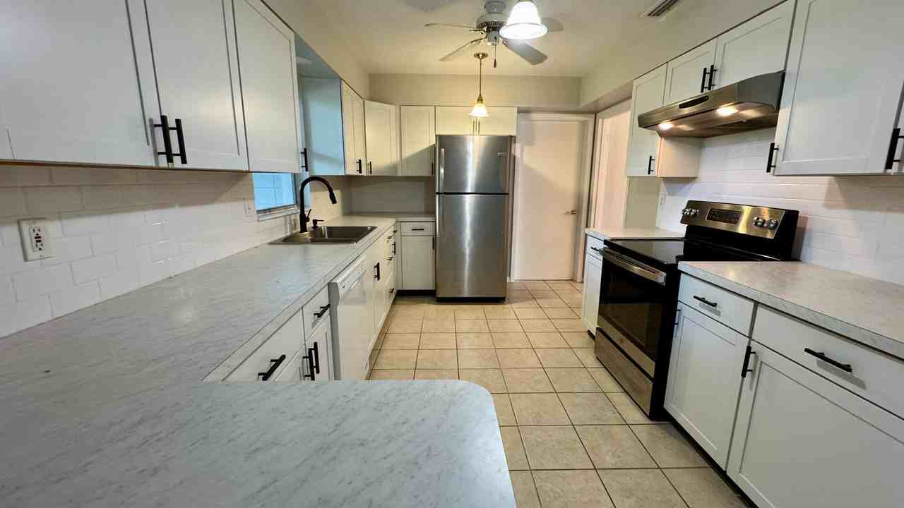 4410 Nw 18th Pl - Photo 2 of 19