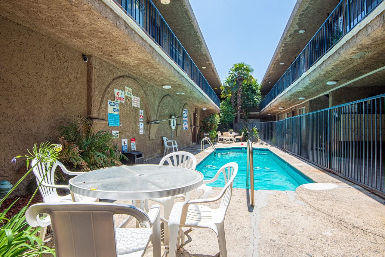 About 6210 Whitsett Ave - Photo 5 of 8