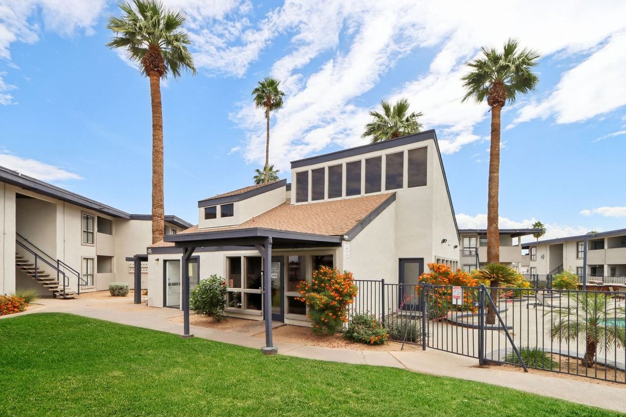 The Vue on Camelback - Photo 5 of 50