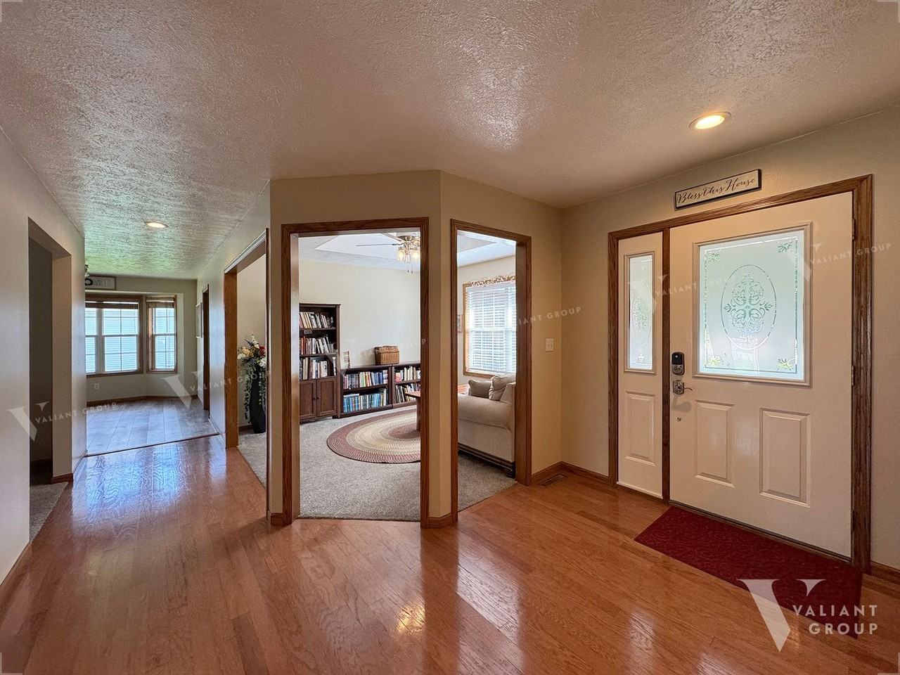 431 S Yellowwood Dr - Photo 2 of 16