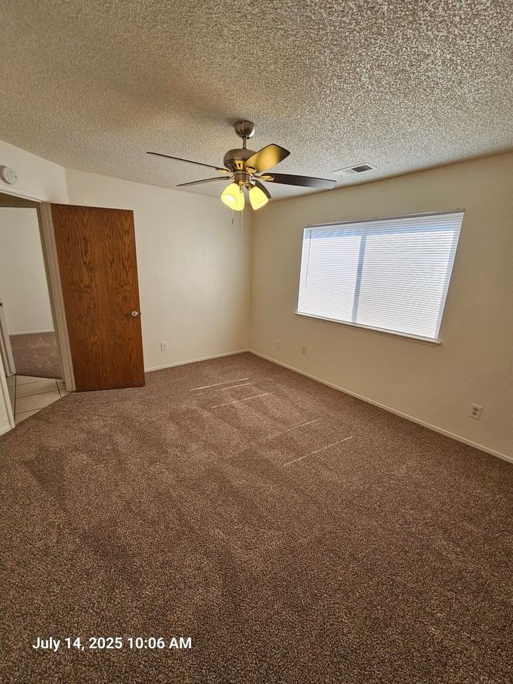 1673 E Eastbrook Ave - Photo 5 of 6