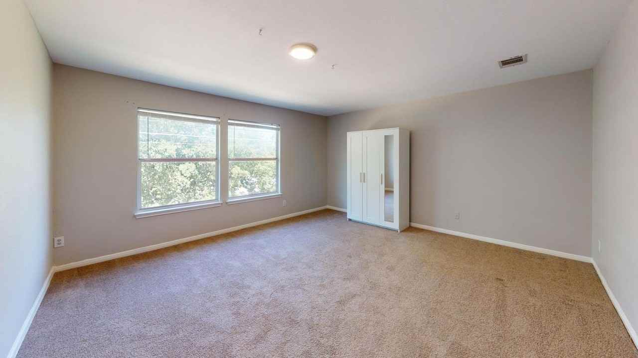 Stylish & Spacious Home in Round Rock – Move-In Ready! - Photo 4 of 22