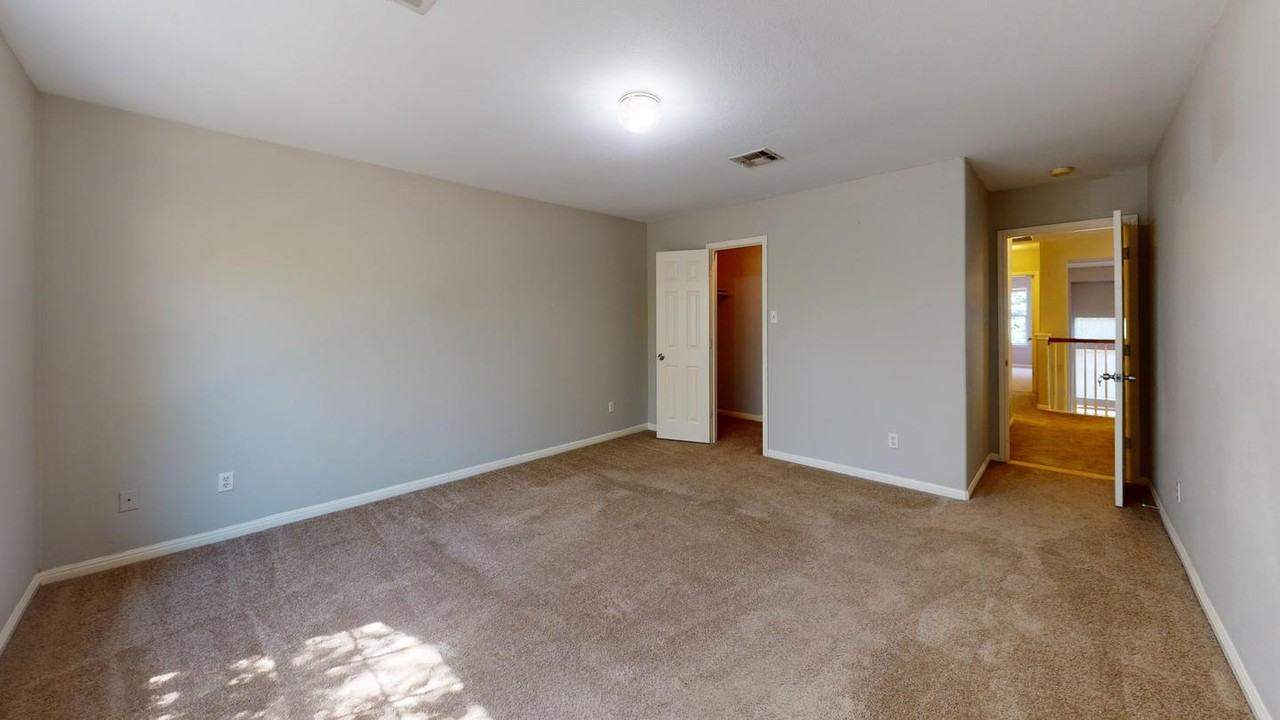 Stylish & Spacious Home in Round Rock – Move-In Ready! - Photo 5 of 22
