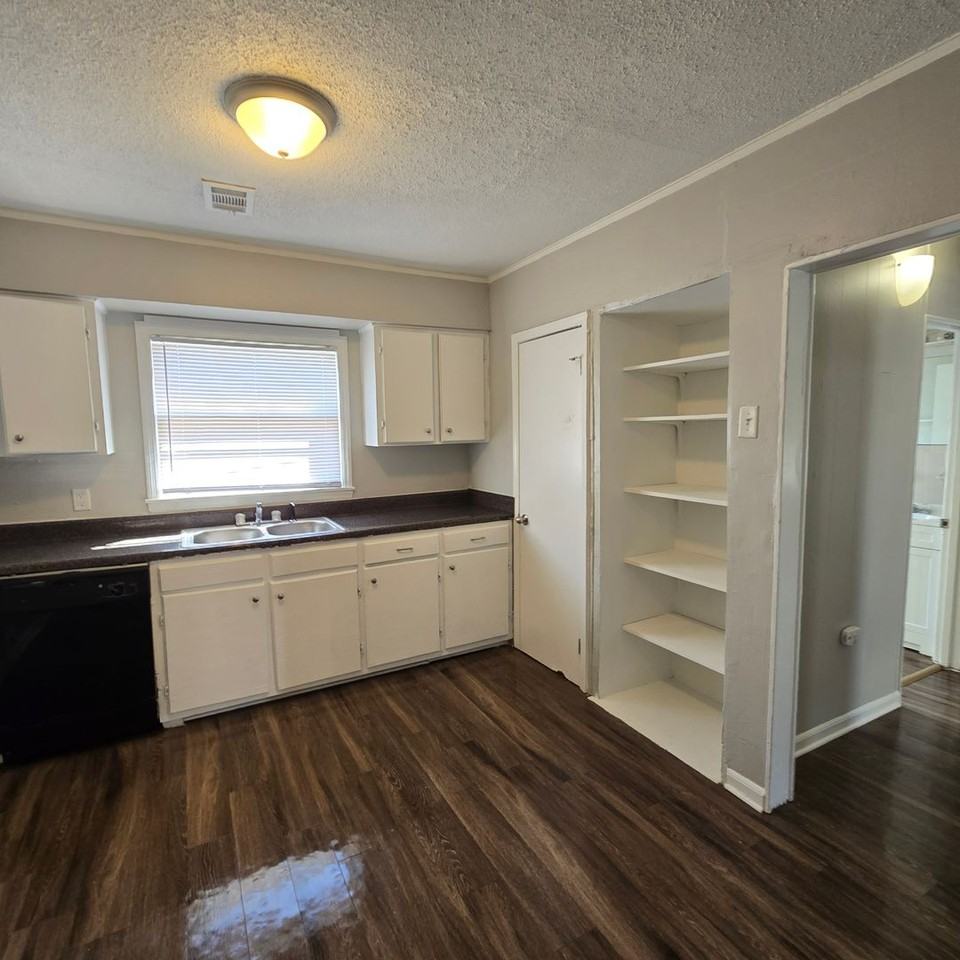 1370 Isabelle St - Photo 2 of 11