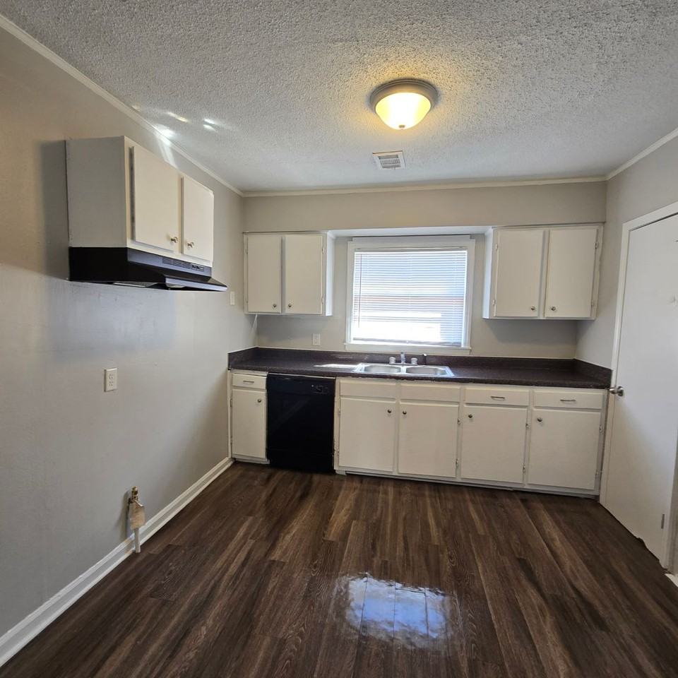 1370 Isabelle St - Photo 3 of 11