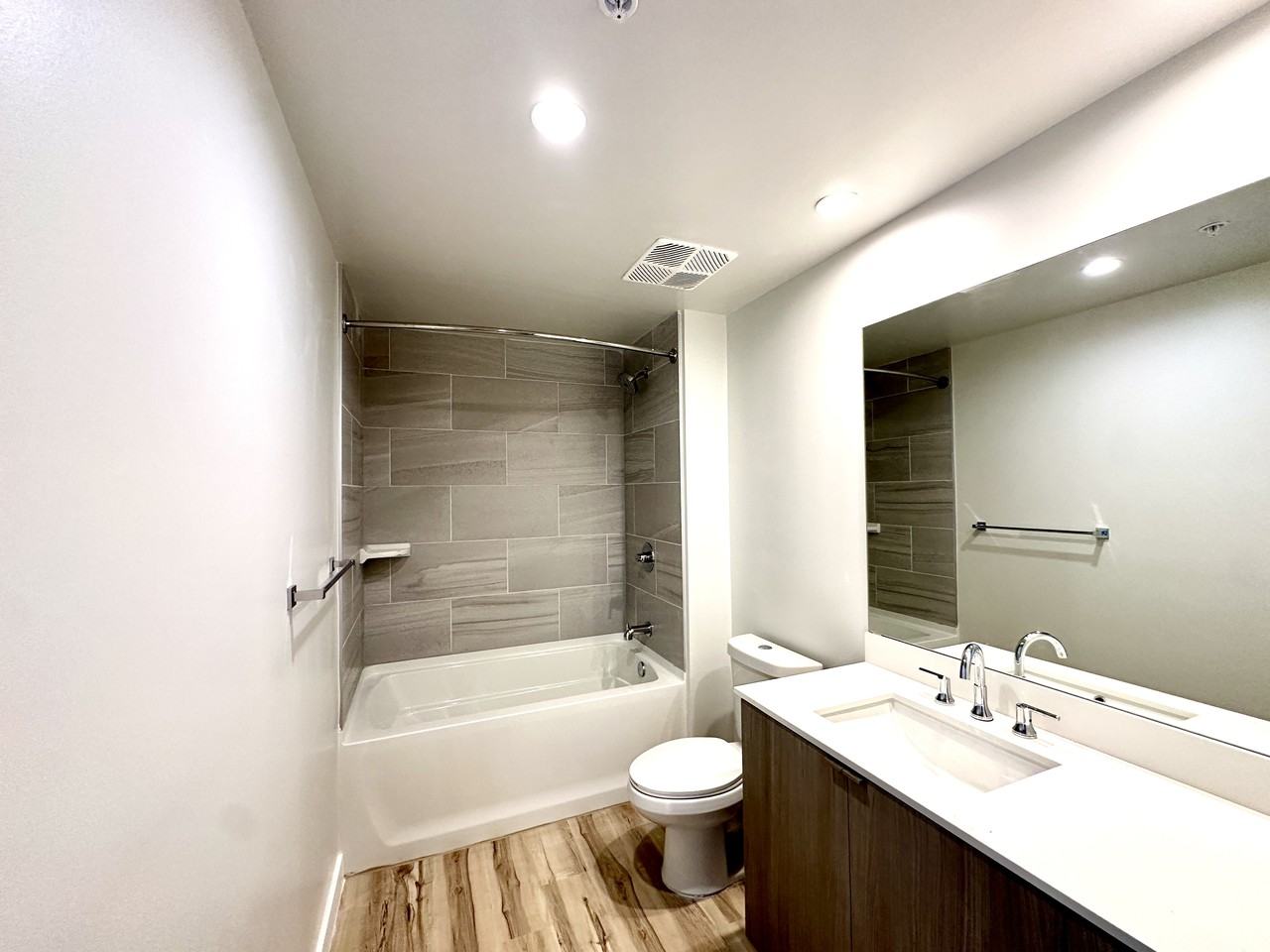 209 Southwest 5th Avenue #B32 - Photo 3 of 19