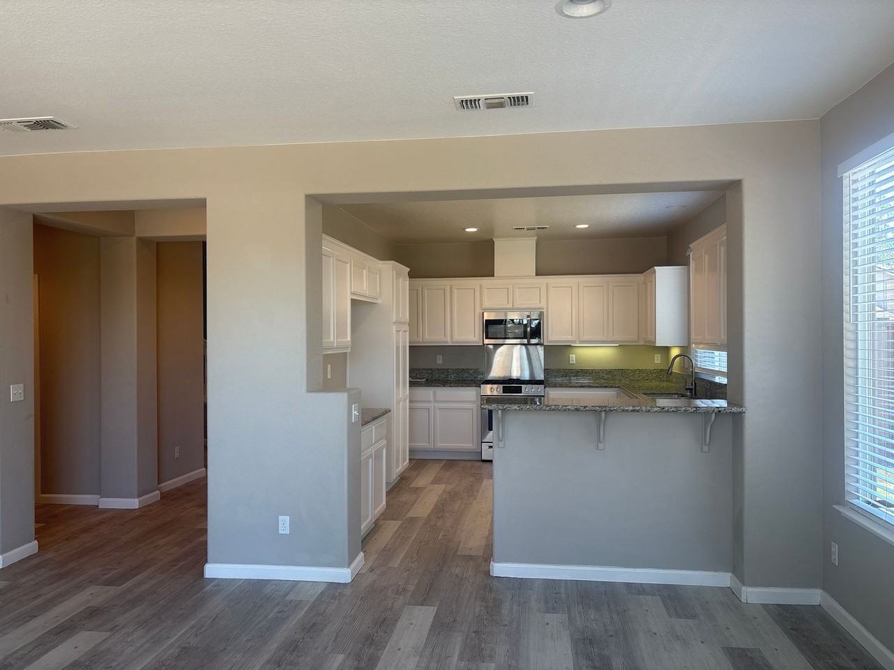 124 Echo Pl - Photo 3 of 21